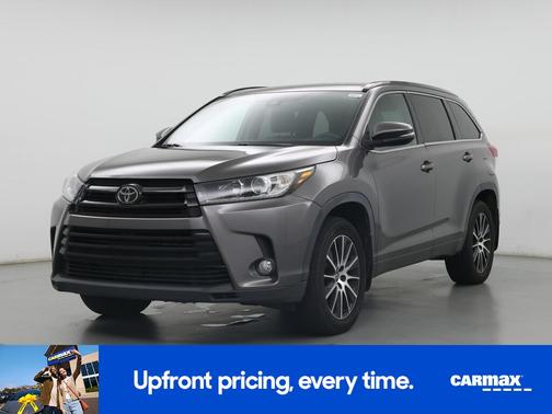Gray 2018 Toyota Highlander SE