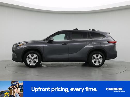 Gray 2023 Toyota Highlander LE