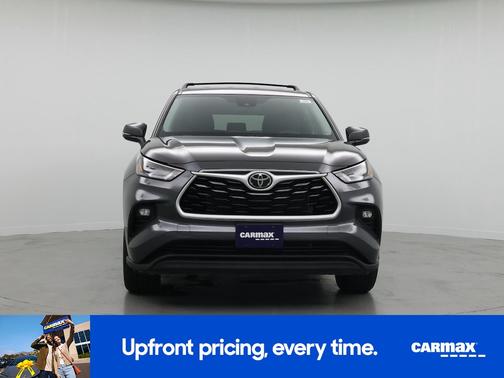 Gray 2023 Toyota Highlander LE