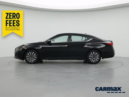Black 2023 Nissan Altima SV