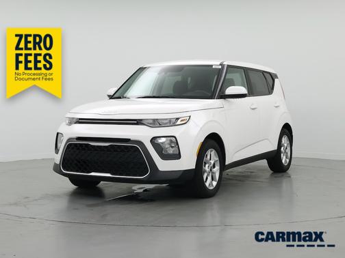 White 2022 Kia Soul LX