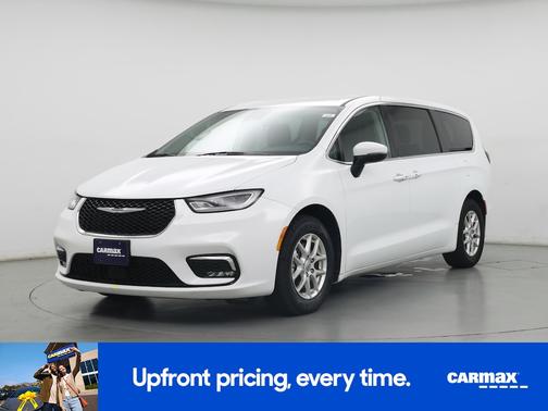 White 2023 Chrysler Pacifica Touring L