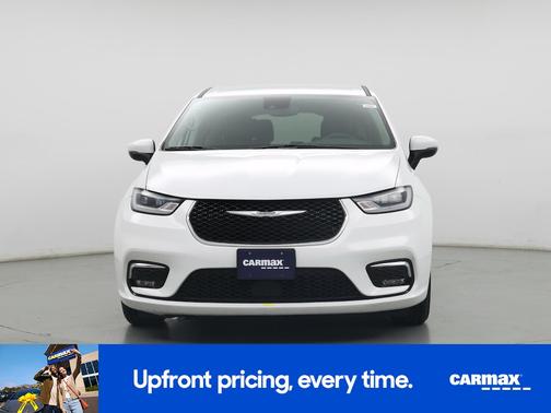 White 2023 Chrysler Pacifica Touring L