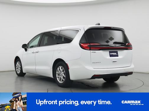 White 2023 Chrysler Pacifica Touring L