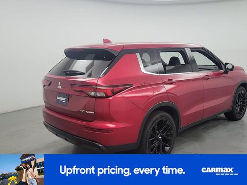 Red 2023 Mitsubishi Outlander SE Black Edition