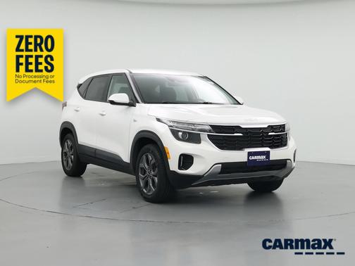 White 2024 Kia Seltos LX