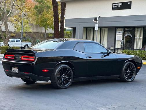 2017 Dodge Challenger SXT