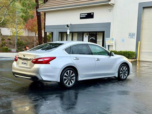 2017 Nissan Altima 2.5 SV