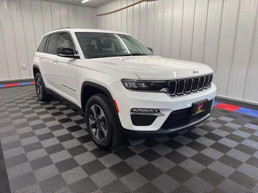 Bright White Clearcoat 2023 Jeep Grand Cherokee 4xe Base