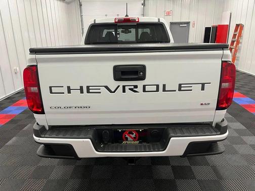 Summit White 2022 Chevrolet Colorado LT