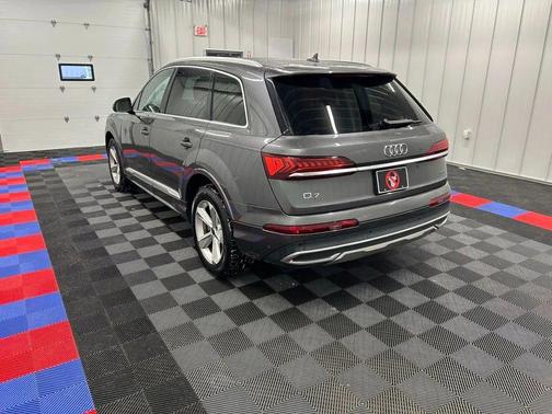 2024 Audi Q7 45 Premium Plus