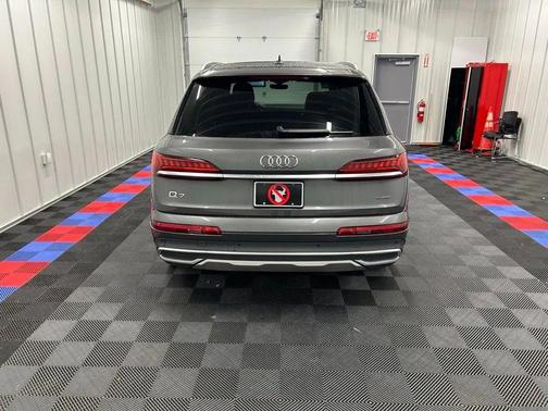 2024 Audi Q7 45 Premium Plus