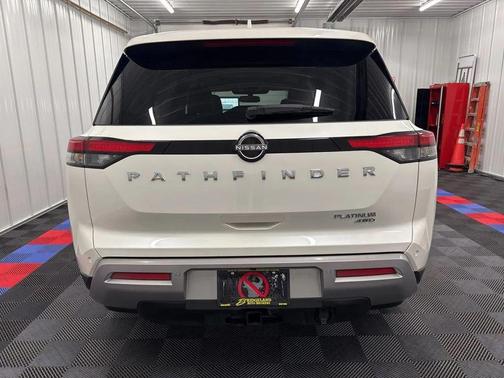 2022 Nissan Pathfinder Platinum 4WD