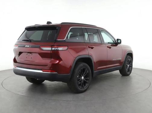 Velvet Red Pearlcoat 2024 Jeep Grand Cherokee Laredo