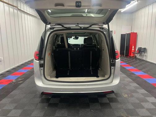 2023 Chrysler Pacifica Hybrid Limited