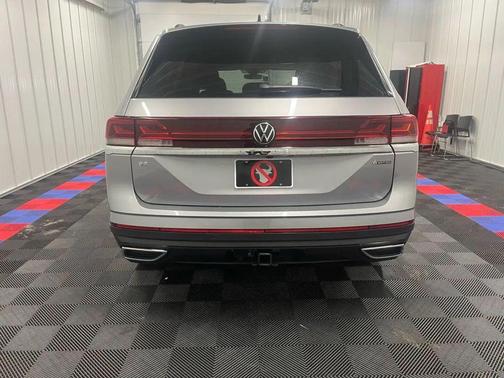 2024 Volkswagen Atlas 2.0T SE w/Technology 4MOTION