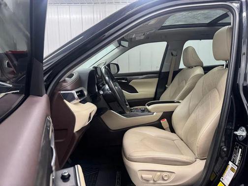 2022 Toyota Highlander Platinum