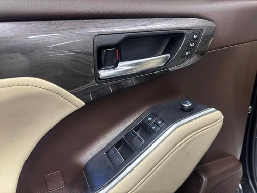 2022 Toyota Highlander Platinum