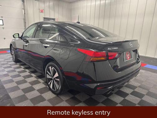 Super Black Clearcoat 2019 Nissan Altima 2.5 SL