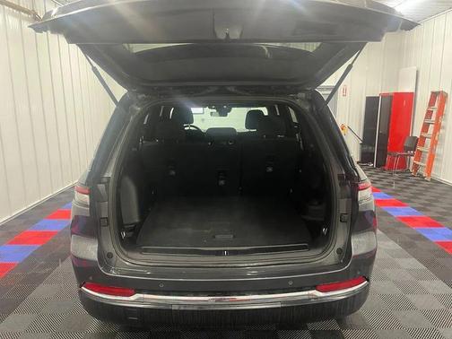 Baltic Gray Metallic Clearcoat 2025 Jeep Grand Cherokee Laredo