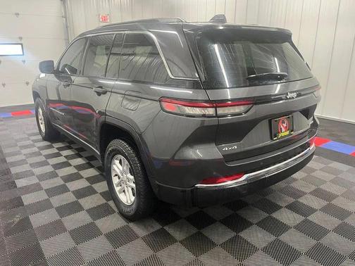 Baltic Gray Metallic Clearcoat 2025 Jeep Grand Cherokee Laredo