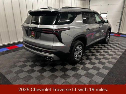 Sterling Gray Metallic 2025 Chevrolet Traverse LT