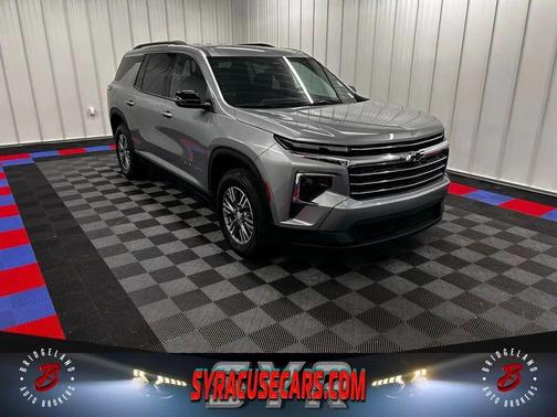 Sterling Gray Metallic 2025 Chevrolet Traverse LT