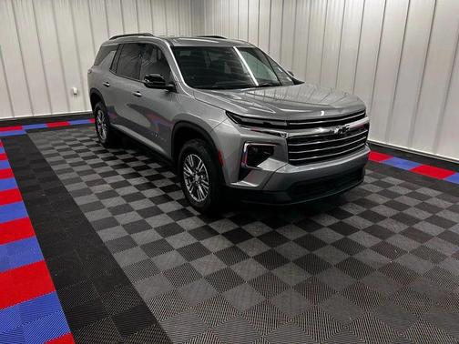 Sterling Gray Metallic 2025 Chevrolet Traverse LT