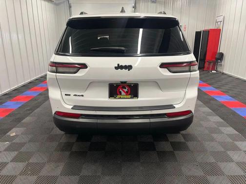 Bright White Clearcoat 2023 Jeep Grand Cherokee L Altitude