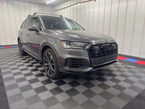 Samurai Gray Metallic 2023 Audi Q7 55 Premium Plus