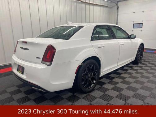 2023 Chrysler 300 Touring