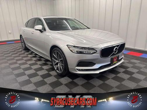 Bright Silver Metallic 2020 Volvo S90 T6 Momentum