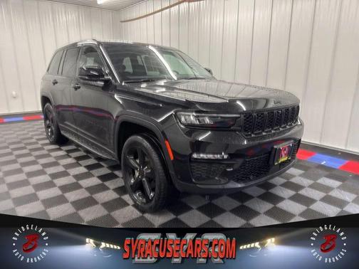 Diamond Black Crystal Pearlcoat 2024 Jeep Grand Cherokee Limited