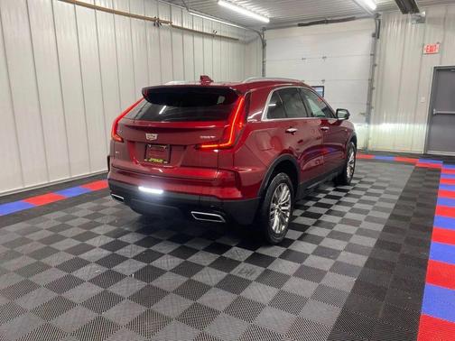 2025 Cadillac XT4 Premium Luxury