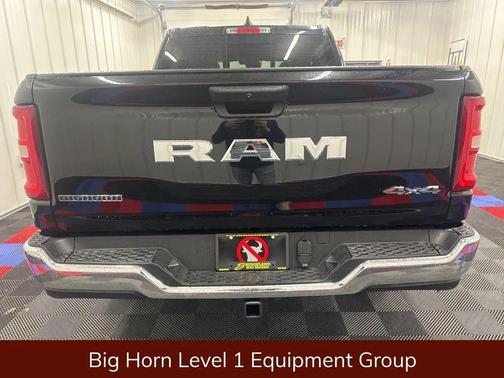 Diamond Black Crystal Pearlcoat 2025 RAM 1500 Big Horn/Lone Star