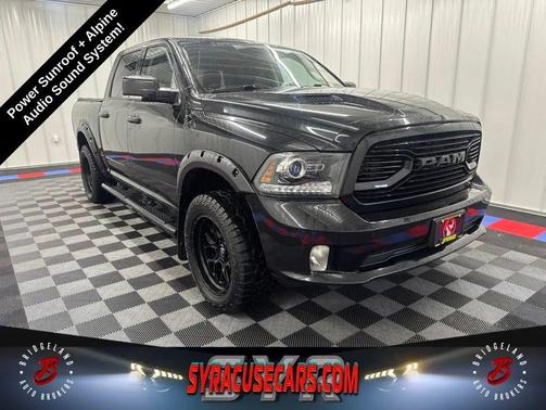 Brilliant Black Crystal Pearlcoat 2018 RAM 1500 Sport