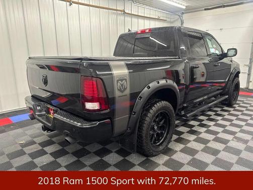 Brilliant Black Crystal Pearlcoat 2018 RAM 1500 Sport