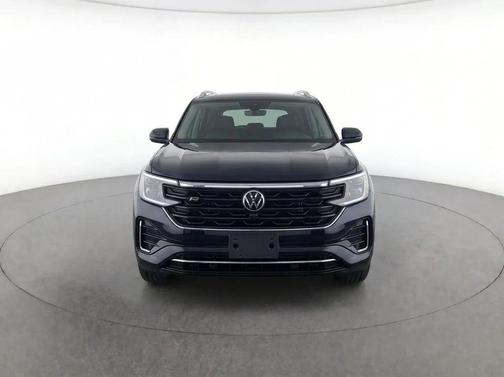 Deep Black Pearl 2024 Volkswagen Atlas 2.0T SEL Premium R-Line 4MOTION