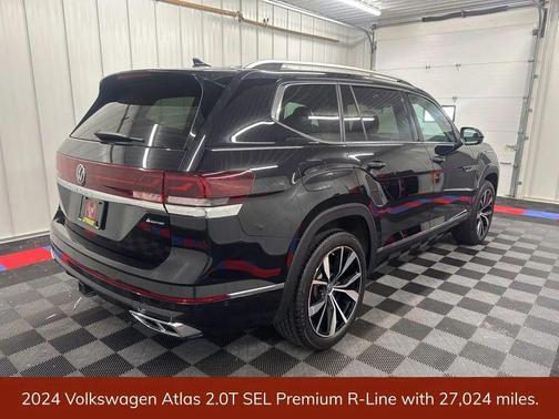 Deep Black Pearl 2024 Volkswagen Atlas 2.0T SEL Premium R-Line 4MOTION