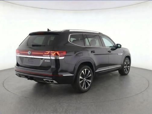 Deep Black Pearl 2024 Volkswagen Atlas 2.0T SEL Premium R-Line 4MOTION