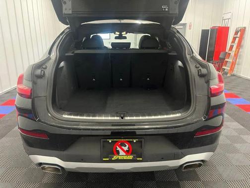 2025 BMW X4 xDrive30i