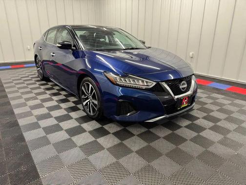 Deep Blue Pearl 2023 Nissan Maxima SL