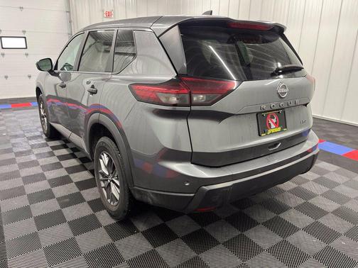Gun Metallic 2024 Nissan Rogue S
