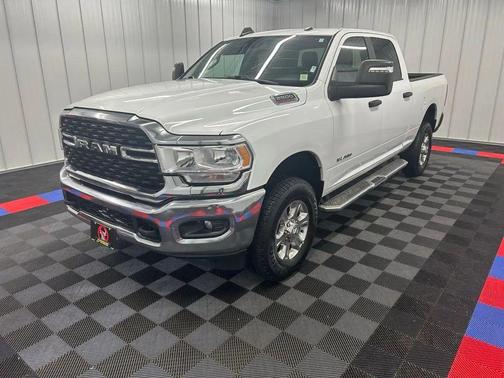 Bright White Clearcoat 2024 RAM 2500 Big Horn Crew Cab 4x4 6'4' Box