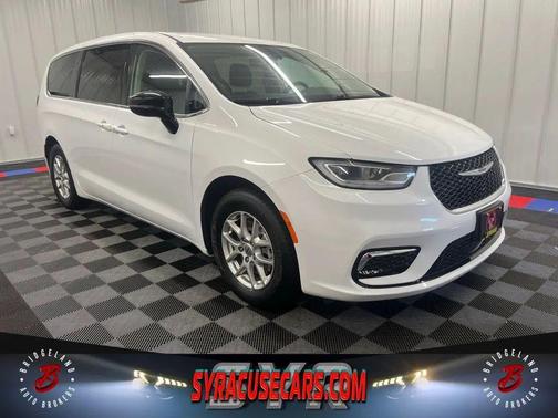 Bright White Clearcoat 2024 Chrysler Pacifica Touring L
