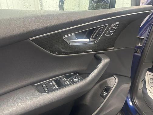 2022 Audi Q7 55 Premium