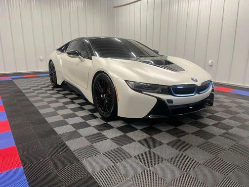 Gray Metallic 2016 BMW i8 Base