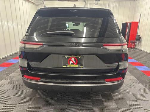 Diamond Black Crystal Pearlcoat 2024 Jeep Grand Cherokee Limited