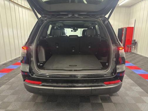 Diamond Black Crystal Pearlcoat 2024 Jeep Grand Cherokee Limited