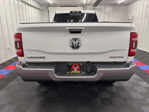 2020 RAM 3500 Laramie Crew Cab 4x4 6'4' Box